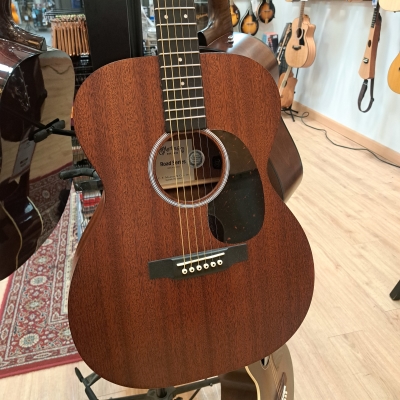 Martin Guitars 000-10E Road Series Sapele Acoustic/Electric Guitar